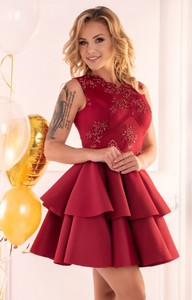 Czerwona sukienka MERRIBEL mini z dekoltem w kształcie litery v