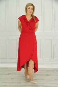 Czerwona sukienka Femimoda z długim rękawem asymetryczna