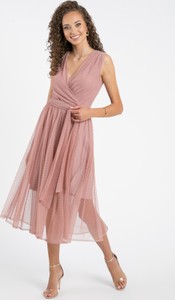 Różowa sukienka VISSAVI midi z dekoltem w kształcie litery v