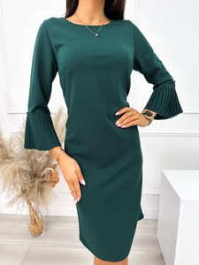 Zielona sukienka ModnaKiecka.pl prosta z długim rękawem w stylu casual