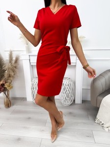 Czerwona sukienka ModnaKiecka.pl z krótkim rękawem z dekoltem w kształcie litery v