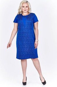 Niebieska sukienka Fokus midi z okrągłym dekoltem