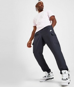 Spodnie sportowe Nike w sportowym stylu