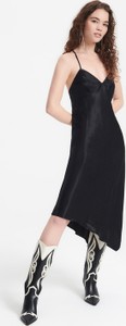 Czarna sukienka Reserved na ramiączkach w stylu casual z satyny
