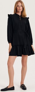 Czarna sukienka Reserved w stylu casual z długim rękawem z tkaniny