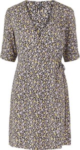 Sukienka Pieces mini koszulowa z dekoltem w kształcie litery v
