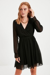 Czarna sukienka Trendyol