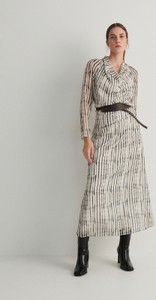 Sukienka Reserved maxi w stylu casual z długim rękawem
