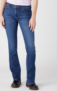 Granatowe jeansy Wrangler w street stylu