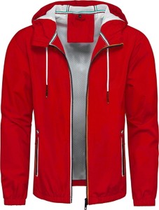 Czerwona kurtka Recea w młodzieżowym stylu