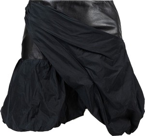 Czarna spódnica ubierzsie.com mini z tkaniny