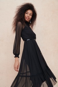 Czarna sukienka Blue Shadow z długim rękawem z dekoltem w kształcie litery v