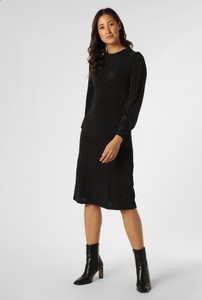 Czarna sukienka Aygill`s midi z długim rękawem z okrągłym dekoltem
