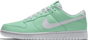 Zielone buty sportowe Nike w sportowym stylu