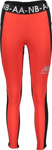 Czerwone legginsy New Balance w sportowym stylu