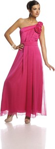 Różowa sukienka Fokus maxi z asymetrycznym dekoltem bez rękawów