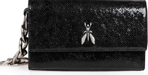 Czarna torebka ubierzsie.com lakierowana ze skóry na ramię
