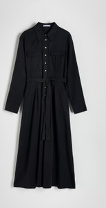 Czarna sukienka Reserved koszulowa