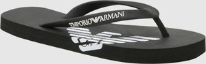 Czarne klapki Emporio Armani z płaską podeszwą z nadrukiem