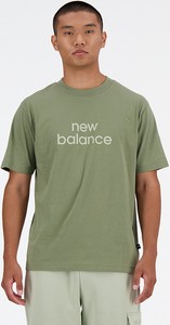 Zielony t-shirt New Balance w młodzieżowym stylu z krótkim rękawem z bawełny