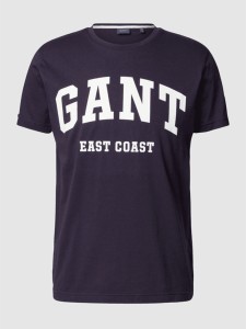 Granatowy t-shirt Gant w młodzieżowym stylu
