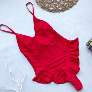 Czerwony strój kąpielowy Parine.pl w stylu klasycznym