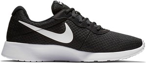 Czarne buty sportowe Nike w sportowym stylu tanjun sznurowane