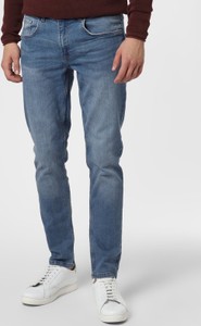 Niebieskie jeansy Redefined Rebel w street stylu