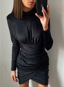 Czarna sukienka forseti.net.pl z długim rękawem mini dopasowana