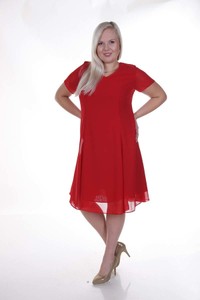 Czerwona sukienka Fokus dla puszystych z okrągłym dekoltem z krótkim rękawem