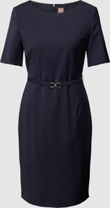 Sukienka Hugo Boss ołówkowa z krótkim rękawem z wełny