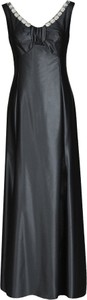 Czarna sukienka Fokus maxi z dekoltem w kształcie litery v