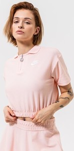Różowa bluzka Nike z okrągłym dekoltem w sportowym stylu
