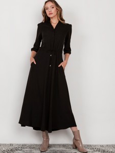 Czarna sukienka Lanti z tkaniny w stylu casual maxi