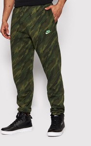 Zielone spodnie sportowe Nike w sportowym stylu
