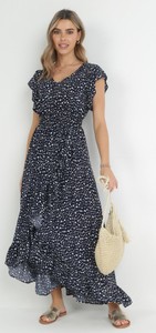 Granatowa sukienka born2be w stylu casual z dekoltem w kształcie litery v