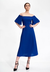 Niebieska sukienka Figl z krótkim rękawem midi