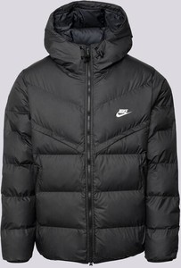 Czarna kurtka Nike krótka w sportowym stylu