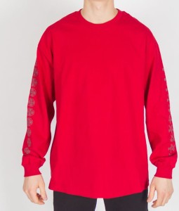 Czerwony t-shirt independent z długim rękawem w młodzieżowym stylu