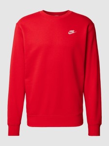 Czerwona bluza Nike w sportowym stylu