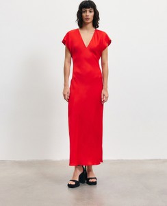Czerwona sukienka Reserved z krótkim rękawem dopasowana w stylu casual