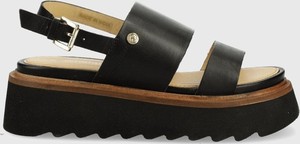 Czarne sandały Wrangler z klamrami na platformie ze skóry