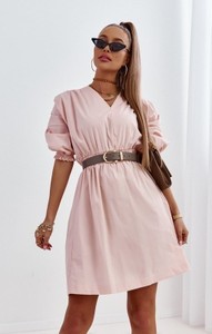 Różowa sukienka Lisa Mayo z długim rękawem w stylu casual