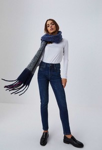 Granatowe jeansy Moodo.pl w stylu casual