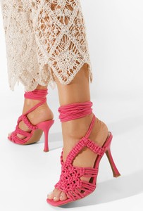 Różowe sandały Zapatos