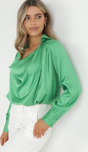 Zielona bluzka born2be z dekoltem w kształcie litery v w stylu casual