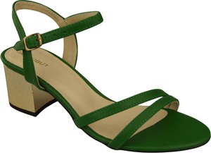 Zielone sandały Elitabut z klamrami ze skóry na obcasie