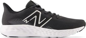 Czarne buty sportowe New Balance sznurowane z płaską podeszwą w sportowym stylu