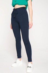 Granatowe jeansy Royalfashion.pl w stylu casual