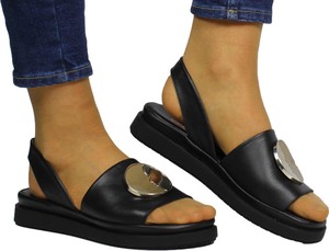 Czarne sandały Venezia z płaską podeszwą w stylu casual